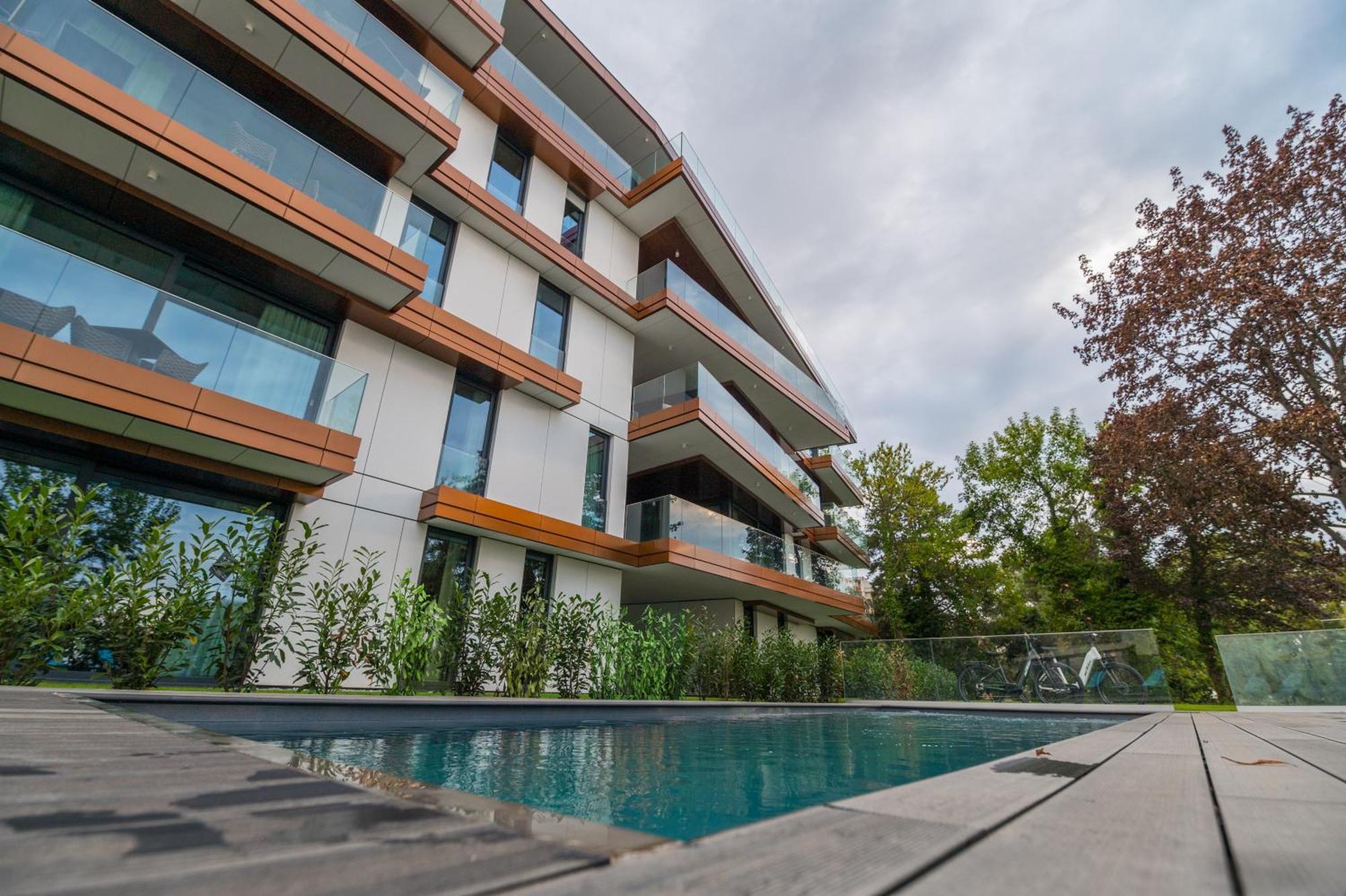 Bj81 Suite Hotel Siófok Exterior foto