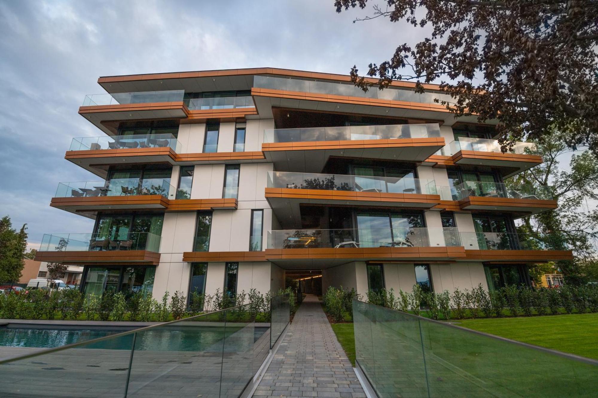 Bj81 Suite Hotel Siófok Exterior foto